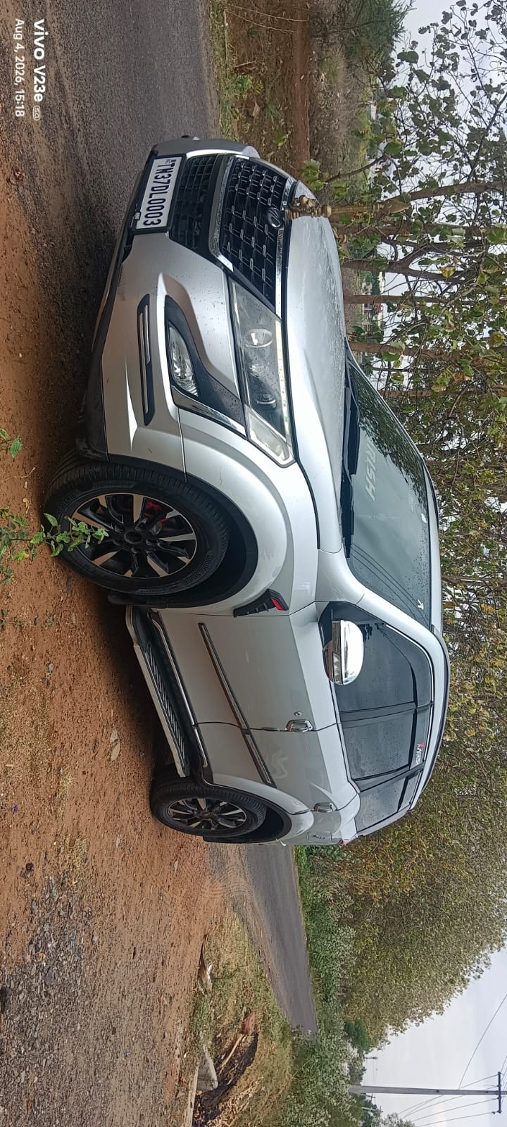 Mahindra XUV500 - Image 10